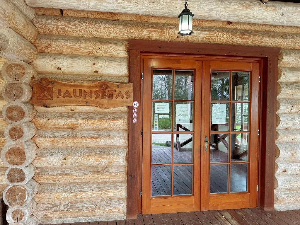 Jaunsētas log house entrance